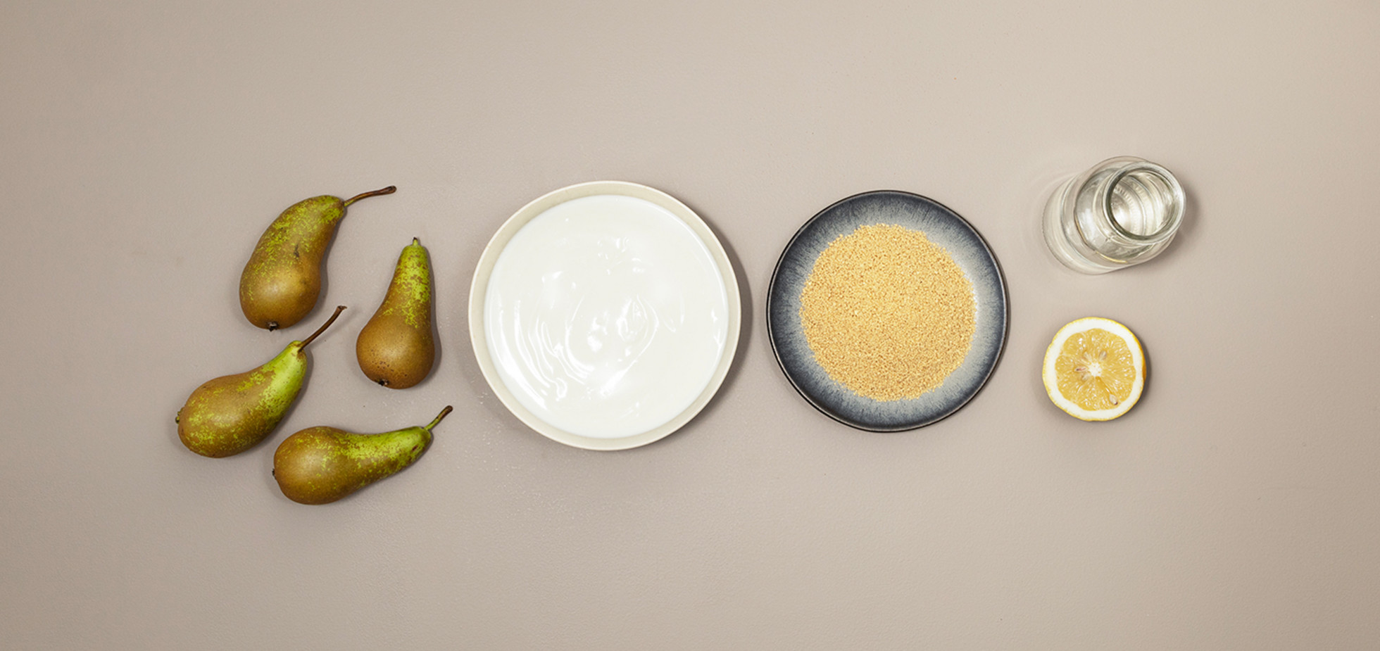 Birnen, Joghurt, Couscous, Wasser, Zitrone