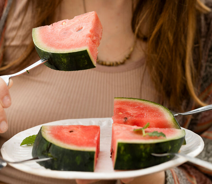 Melonenstücke am Stiel